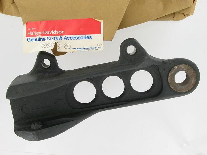 Bracket, caliper mounting, continuity with bushing and bumper | Color: black | Order Number: 40929-80 | OEM Number: 40929-80