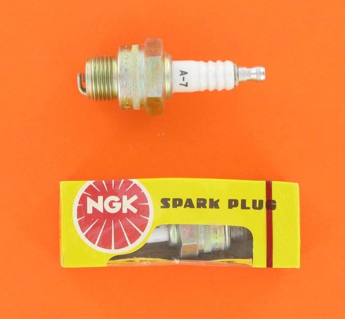 Spark plug, NGK A-7 | Color:  | Order Number: R37-09A-7 | OEM Number: 32300-09